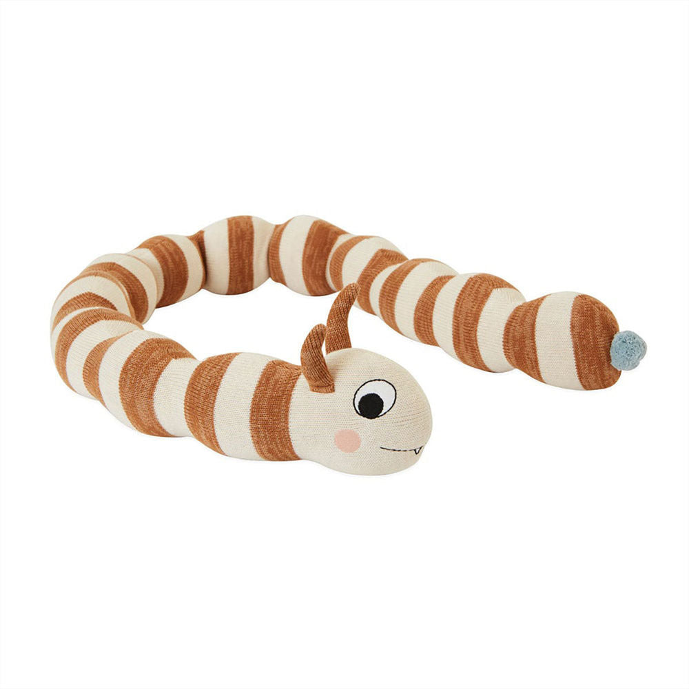 OYOY MINI Leo Larva Figuur - Karamel / Offwhite